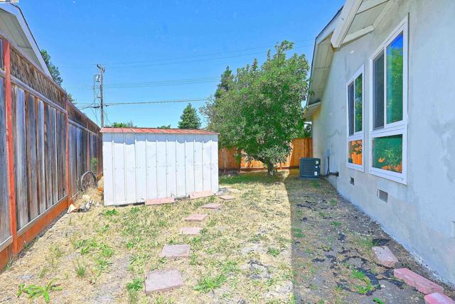 7144 Prince Dr, Dublin CA: https://media.crmls.org/mediaz/ea0ce0af-3077-48e1-9343-19df84796f66.jpg