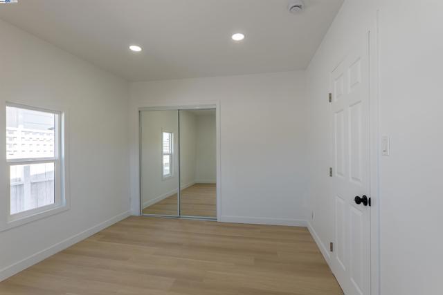 1276 64Th Ave, Oakland CA: https://media.crmls.org/mediaz/ea0d0119-06d7-4ddd-8911-3cea84aebde5.jpg