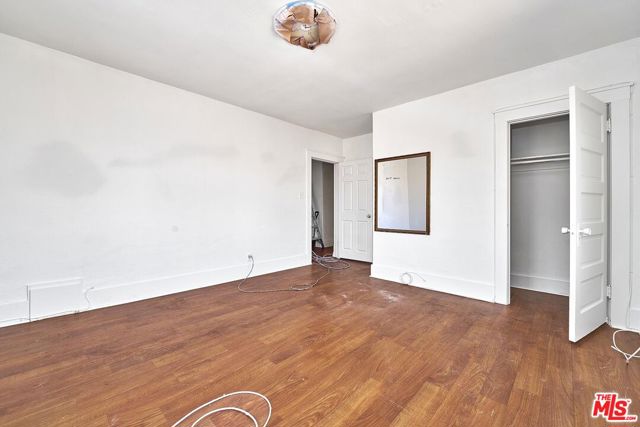 1612 Arlington Avenue, Los Angeles CA: https://media.crmls.org/mediaz/ea0d1c29-4caa-4963-94a2-b56459f721ad.jpg