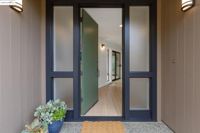 6475 Swainland Rd, Oakland CA: https://media.crmls.org/mediaz/ea0e1465-30e6-41b2-81cf-8db6cf2d5187.jpg