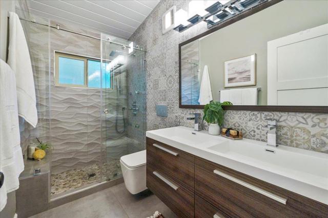 907 Christopher Way, Menlo Park CA: https://media.crmls.org/mediaz/ea0e9a62-8eb1-4fdd-83c2-b852064d43dd.jpg