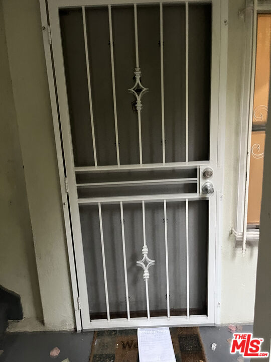 1439 Rexford Drive, Los Angeles CA: https://media.crmls.org/mediaz/ea0ea8e7-ad65-4821-b95a-23646f339421.jpg
