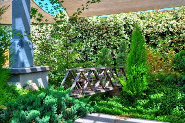 6291 Calle Fuego, Pleasanton CA: https://media.crmls.org/mediaz/ea0ed4d7-8b0c-47e0-a0d9-0513f9369347.jpg