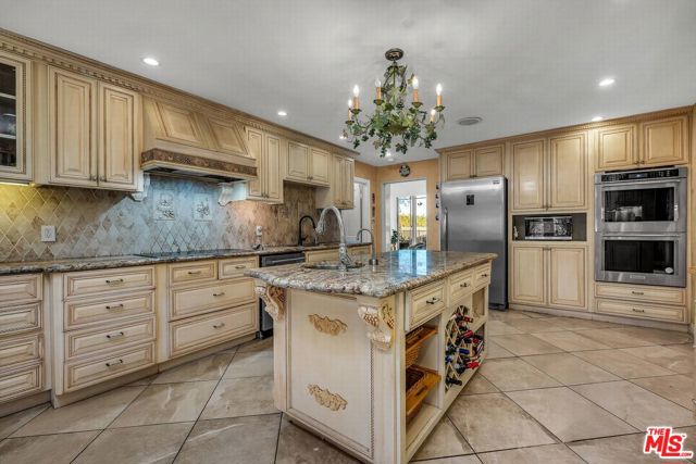 Drew Fenton | 10810 Via Verona Street Los Angeles CA | MLS: 7631190 Drew Fenton | 10810 Via Verona Street Los Angeles CA | MLS: 7631190