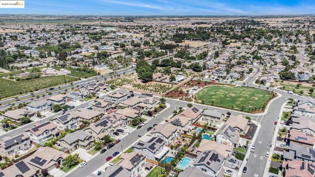 525 Stone Mountain Dr, Oakley CA: https://media.crmls.org/mediaz/ea0f60cd-e18b-4dcc-a98e-b4027229c713.jpg