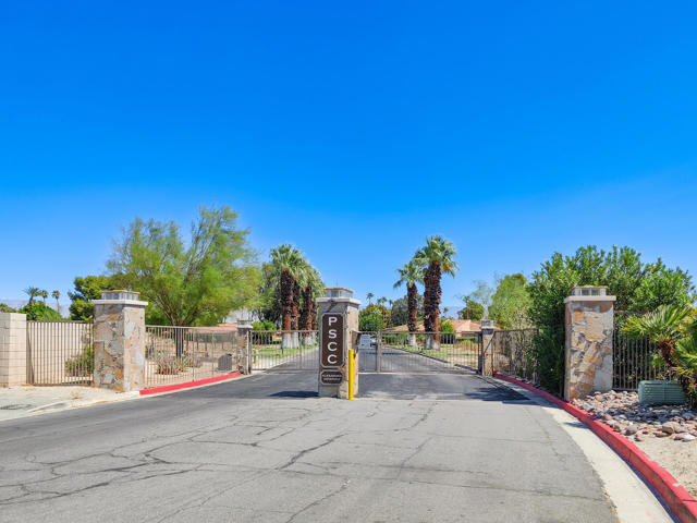 2504 N Whitewater Club Drive, Palm Springs CA: https://media.crmls.org/mediaz/ea0f8b2e-4788-4112-9fa6-cca2d176f0b4.jpg