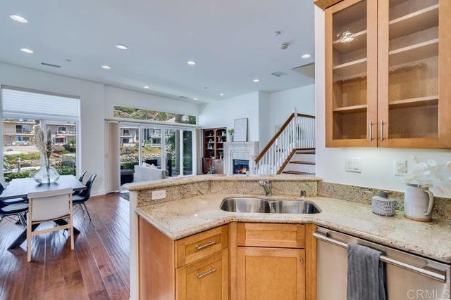 Detail Gallery Image 19 of 57 For 4529 Cove Dr #101,  Carlsbad,  CA 92008 - 4 Beds | 3/1 Baths