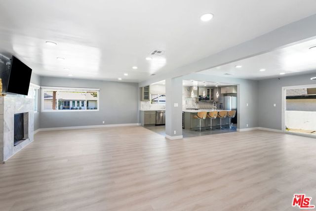8901 Rubio Avenue, North Hills CA: https://media.crmls.org/mediaz/ea0fde67-e82b-49ab-8737-8fd035aacf04.jpg
