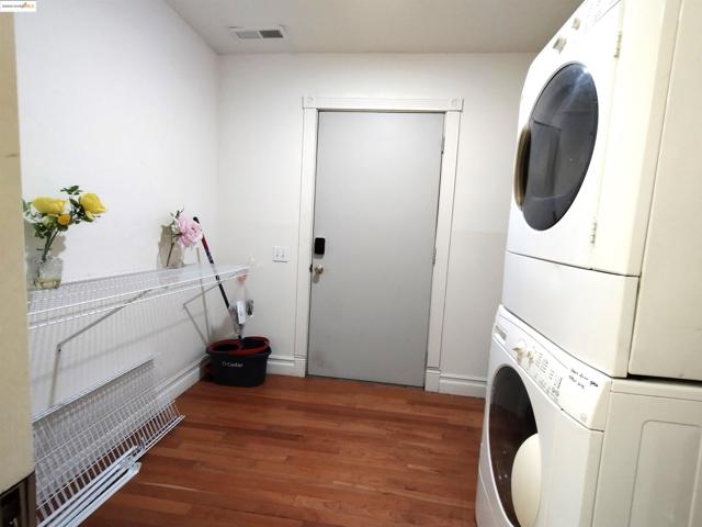 864 San Francisco Ave, South Lake Tahoe CA: https://media.crmls.org/mediaz/ea10b734-4b5a-430c-8c9c-7281488852b6.jpg