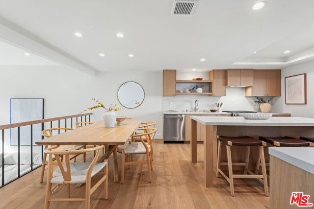 13234 Fiji Way, Marina del Rey CA: https://media.crmls.org/mediaz/ea10fa9e-34a7-492e-a0bd-9e7ee40809e2.jpg