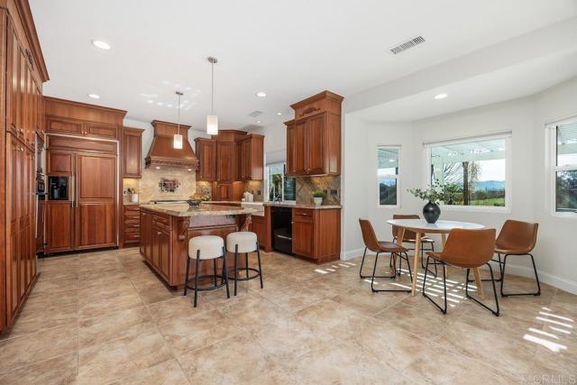 Detail Gallery Image 14 of 46 For 1314 Deerbrook Dr, San Marcos,  CA 92069 - 4 Beds | 3/2 Baths