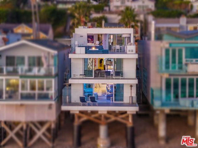 31636 Sea Level Drive, Malibu CA: https://media.crmls.org/mediaz/ea119494-2ba7-42db-9e58-150a2b074b73.jpg