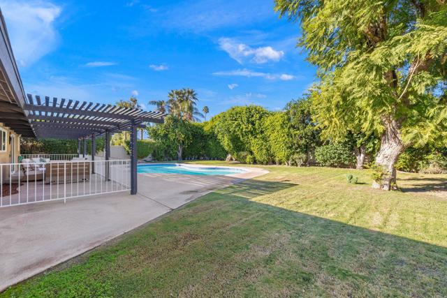 74370 Primrose Drive, Palm Desert CA: https://media.crmls.org/mediaz/ea11aba8-1a2d-461a-92d0-3a4ef716a575.jpg