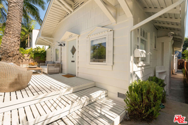522 Altair Place, Venice CA: https://media.crmls.org/mediaz/ea11c0c6-c61d-4b21-88ce-a7a67d2a3e9a.jpg