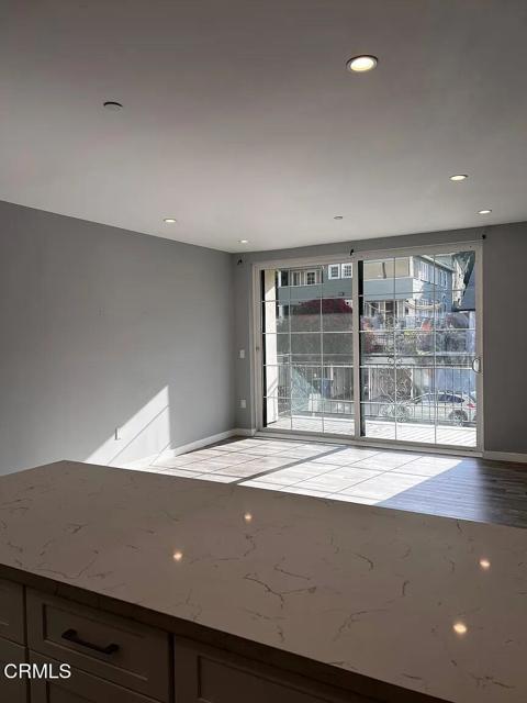 Detail Gallery Image 3 of 19 For 1111 Echo Park Ave #202,  Los Angeles,  CA 90026 - 1 Beds | 1 Baths