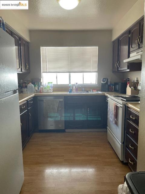 137 El Dorado Dr, Pittsburg CA: https://media.crmls.org/mediaz/ea124185-c81f-4b95-8c3e-a91da66b8ad4.jpg