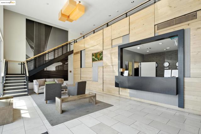 311 Oak St, Oakland CA: https://media.crmls.org/mediaz/ea126f9e-dd6a-486a-a271-7c270bc7700b.jpg