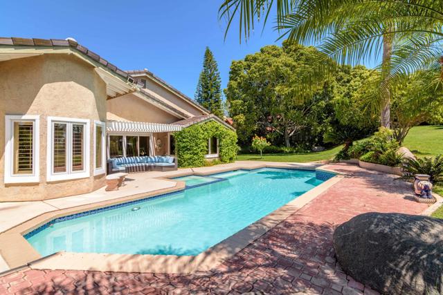 341 Pico De La Loma, Escondido CA: https://media.crmls.org/mediaz/ea128350-97b2-4d4e-a9ba-08dff000a214.jpg