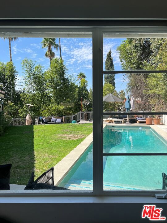4108 Valley Vista Court, Sherman Oaks CA: https://media.crmls.org/mediaz/ea12976b-f101-4de1-ac03-f88a4992b3ae.jpg