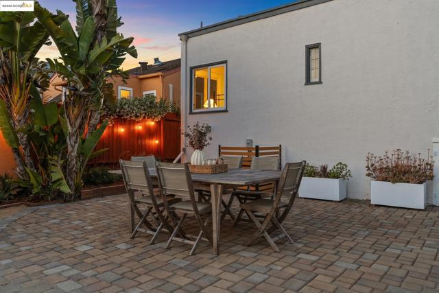 533 Lewis Ave, San Leandro CA: https://media.crmls.org/mediaz/ea13469d-cd40-40d9-9976-c6c0f9939fbf.jpg