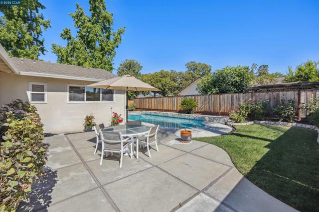 4697 Canary Dr, Pleasanton CA: https://media.crmls.org/mediaz/ea14380b-f93f-4595-b631-0ba58c235398.jpg