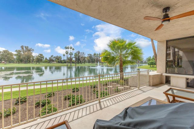 910 Island Drive, Rancho Mirage CA: https://media.crmls.org/mediaz/ea14fca8-5fcf-4047-9bc1-1bcaec58a078.jpg
