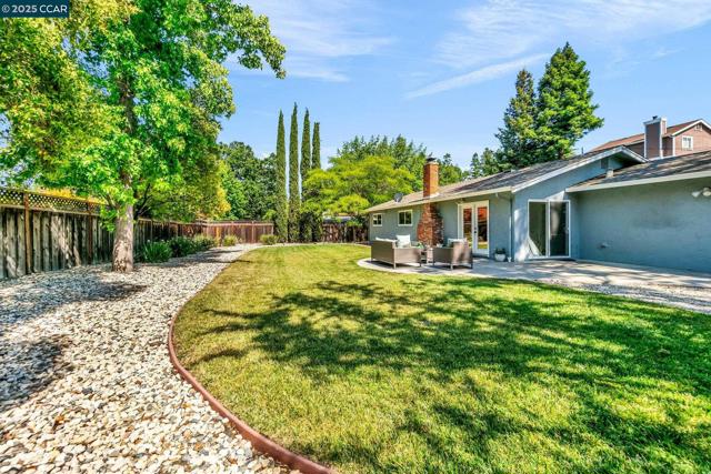 57 Jemco Ct, Pleasant Hill CA: https://media.crmls.org/mediaz/ea1530f4-a971-4052-a3de-31c1eca29f2d.jpg