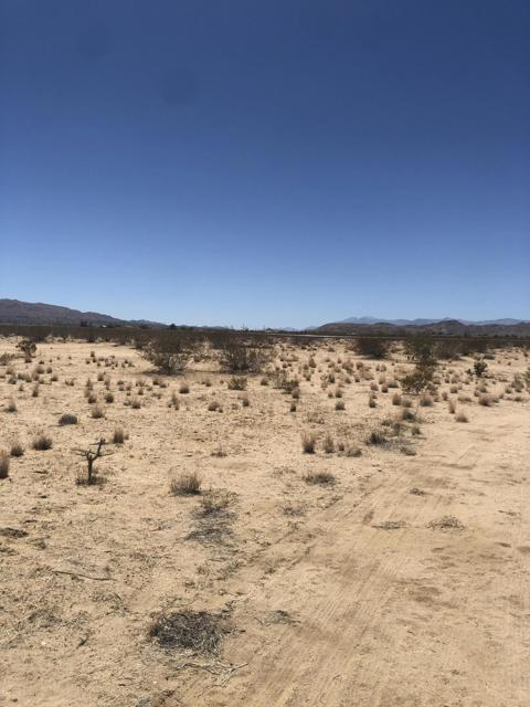 5320 Arizona Avenue, Joshua Tree CA: https://media.crmls.org/mediaz/ea1565c9-754e-4e84-9e38-01d1c4d7582e.jpg
