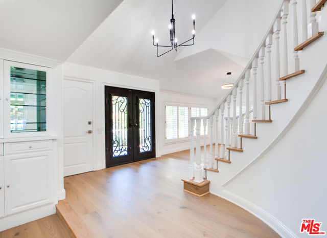 10221 Briarwood Drive, Los Angeles CA: https://media.crmls.org/mediaz/ea159a22-9a9d-43a9-b7e3-7c83c7a75b9e.jpg