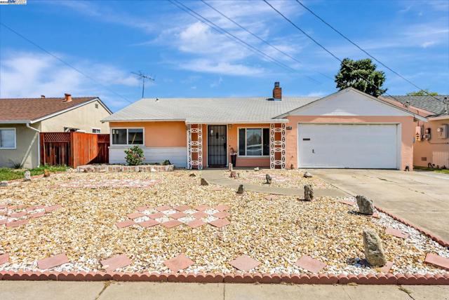 23192 Santa Clara Street, Hayward CA: https://media.crmls.org/mediaz/ea15bbe3-5da2-43c2-a2e5-62e3d6e57a99.jpg