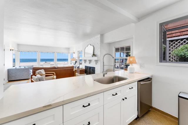 325 Beach Drive, Aptos CA: https://media.crmls.org/mediaz/ea15d10d-edc1-4114-982e-ec577f3ff6c3.jpg