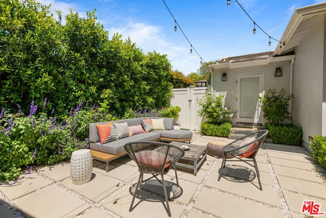 4223 Wilkinson Avenue, Studio City CA: https://media.crmls.org/mediaz/ea1689b8-c658-4997-9ffb-e303a16f5497.jpg