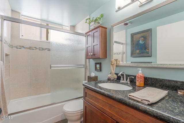 2120 Ocean Drive, Oxnard CA: https://media.crmls.org/mediaz/ea16d5cc-3819-4a85-998b-00b93f377fa9.jpg