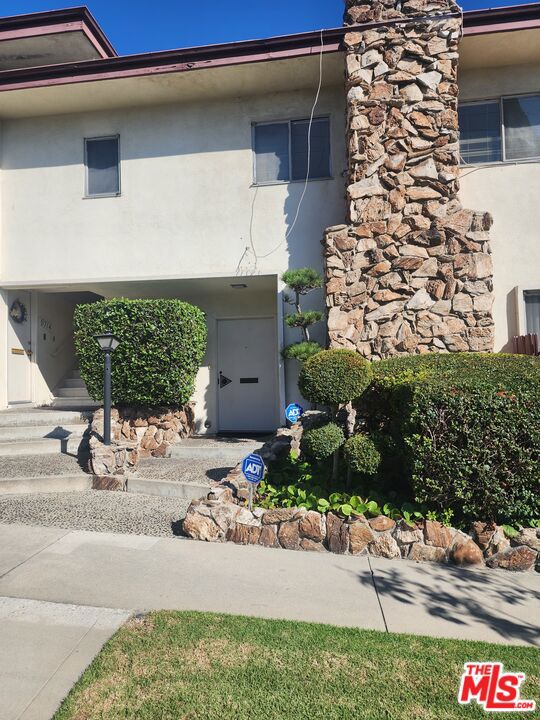 5716 Shenandoah Avenue