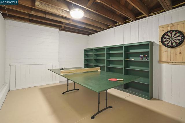 2835 Stephen Dr, Richmond CA: https://media.crmls.org/mediaz/ea1721b0-9517-466e-94a1-273455e45407.jpg