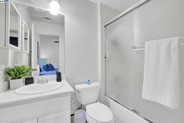 200 ARDEN CT, San Ramon CA: https://media.crmls.org/mediaz/ea17894f-56a3-4b9b-aa6e-3563c72cfd36.jpg