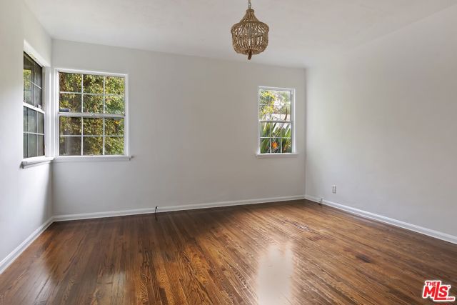 3032 Oakhurst Avenue, Los Angeles CA: https://media.crmls.org/mediaz/ea181834-2c49-4189-91bb-aed17de515b7.jpg