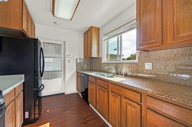 1250 147th Ave, San Leandro CA: https://media.crmls.org/mediaz/ea1880cf-b823-43f3-90d2-ca3cae9e5315.jpg