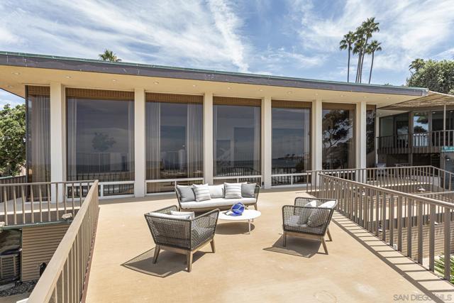 1920 Spindrift Drive, La Jolla CA: https://media.crmls.org/mediaz/ea18ed9e-632b-4887-88e8-1c631624d0bd.jpg