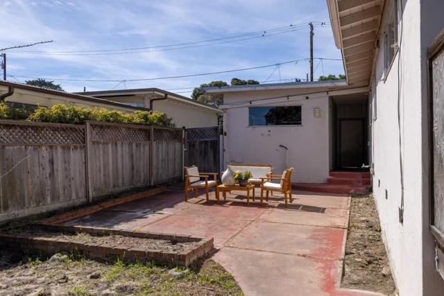 662 Oak Street, Monterey CA: https://media.crmls.org/mediaz/ea1913e4-4464-433f-88a3-a5e373799c26.jpg