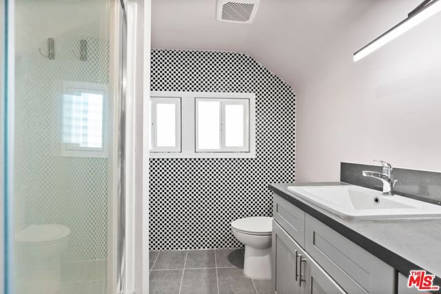 1810 Westmoreland Boulevard, Los Angeles CA: https://media.crmls.org/mediaz/ea192549-fd8b-4dcf-8916-4dd380dbf651.jpg