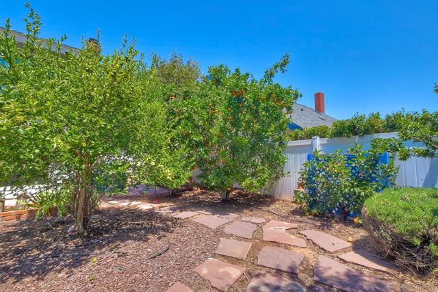 17521 Hada Dr, San Diego CA: https://media.crmls.org/mediaz/ea193e5f-8e1b-45b6-b22f-e00f1e96b445.jpg
