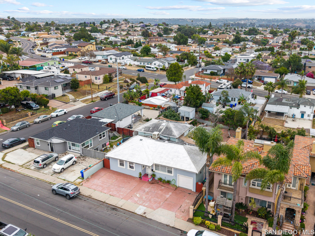5949 Alleghany ST, San Diego CA: https://media.crmls.org/mediaz/ea197d28-6c9c-4bf9-818b-45522b470b1a.jpg