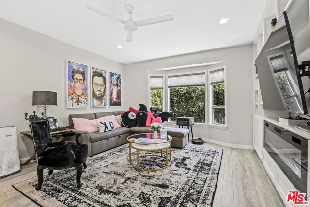 6526 San Vicente Boulevard, Los Angeles CA: https://media.crmls.org/mediaz/ea1991ba-2867-4435-b8c1-748d0780059e.jpg