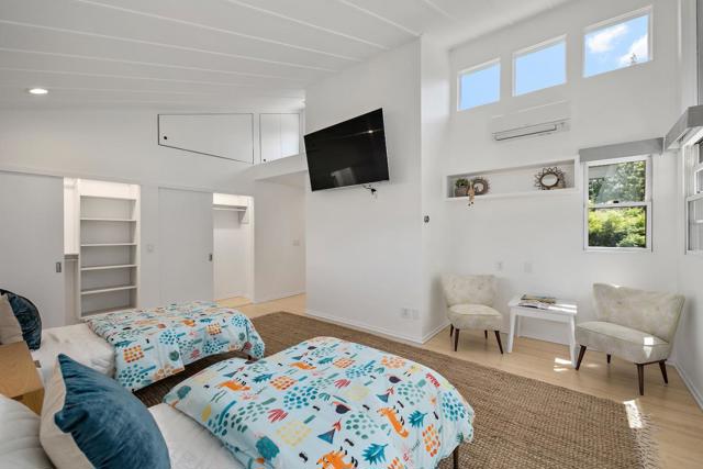 1101 Hamilton Avenue, Palo Alto CA: https://media.crmls.org/mediaz/ea19e83f-bbab-4e3a-9bf1-43476c83f02b.jpg