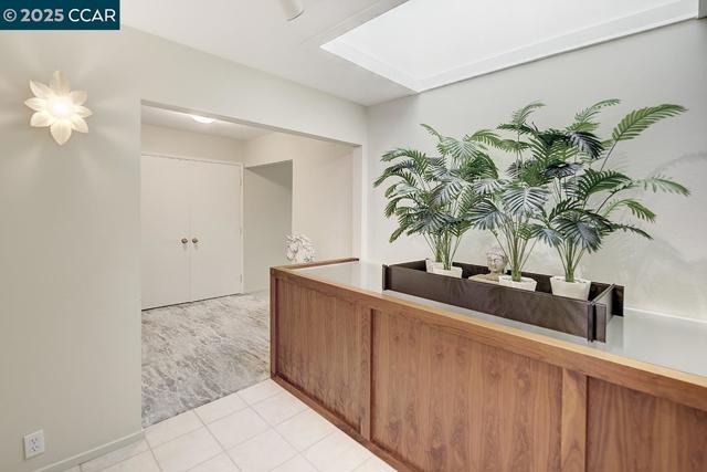 2900 Tice Creek Dr, Walnut Creek CA: https://media.crmls.org/mediaz/ea19fd2b-eb2f-430a-8fcf-10c88454c31c.jpg