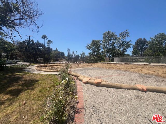 919 Bienveneda Avenue, Pacific Palisades CA: https://media.crmls.org/mediaz/ea1a1321-ed71-4a0b-912e-f497e5cdebd1.jpg