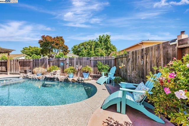 4318 Ellen Way, Union City CA: https://media.crmls.org/mediaz/ea1a8979-13d7-41fb-9624-f15de51b4129.jpg