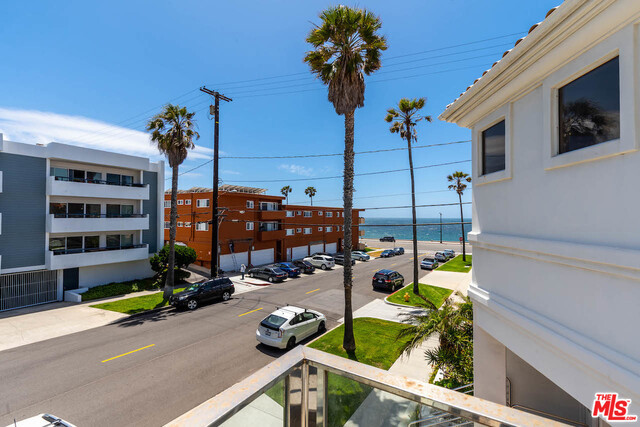 109 AVENUE D, Redondo Beach, California 90277, 3 Bedrooms Bedrooms, ,2 BathroomsBathrooms,Residential,Sold,AVENUE D,19472086