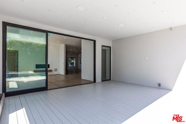 458 S Sycamore Avenue, Los Angeles CA: https://media.crmls.org/mediaz/ea1be5bf-3bd7-429d-a8ef-8348deeb141b.jpg